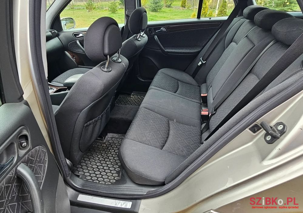 2002' Mercedes-Benz C-Class photo #5