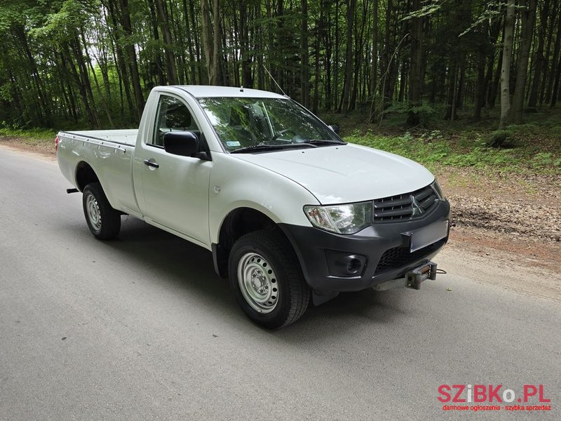 2013' Mitsubishi L200 photo #1