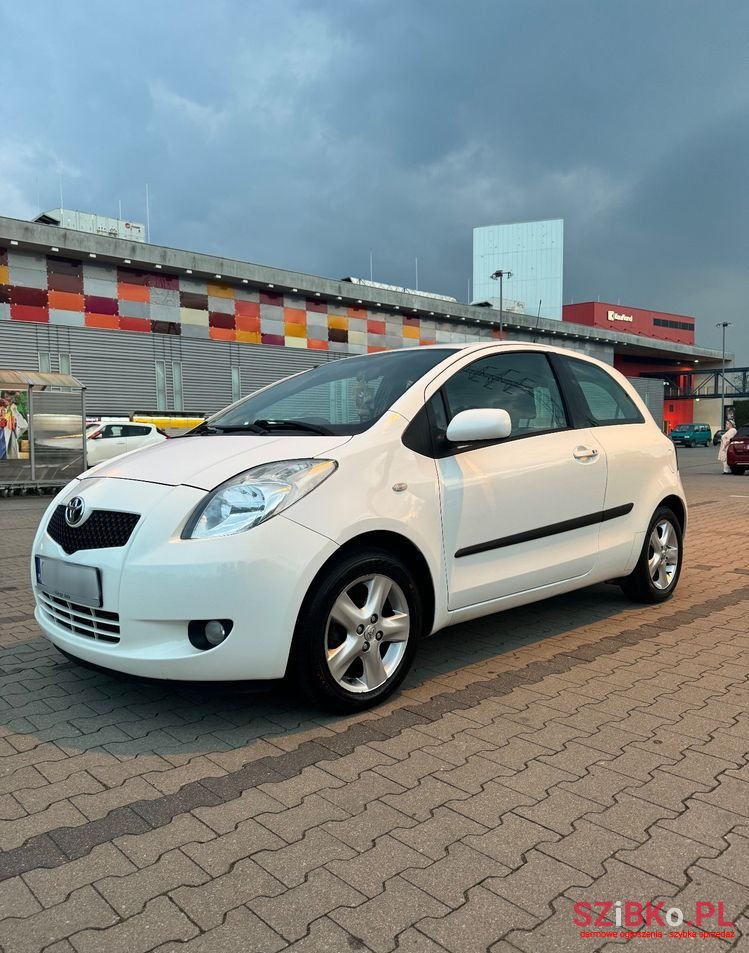 2006' Toyota Yaris 1.3 Blue photo #1