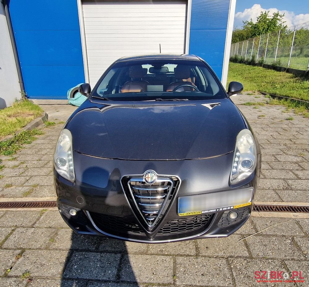 2013' Alfa Romeo Giulietta photo #1