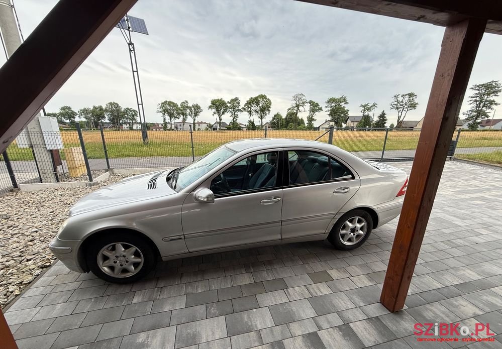2002' Mercedes-Benz C-Class photo #3