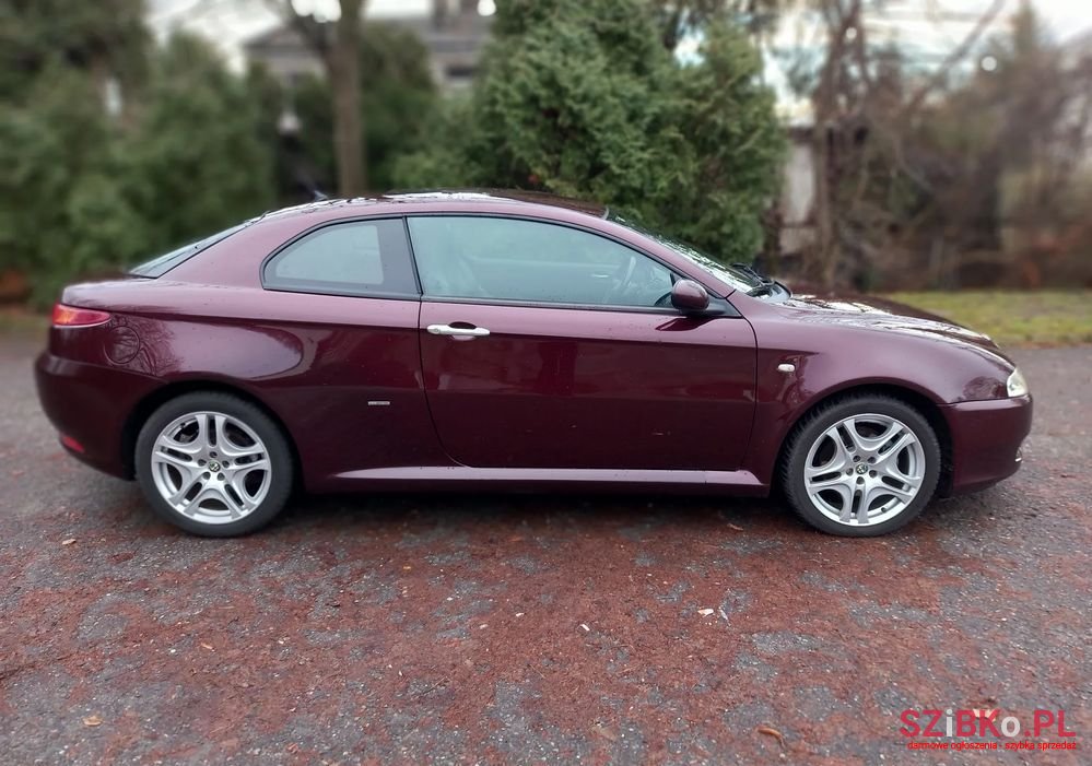 2005' Alfa Romeo GT photo #5