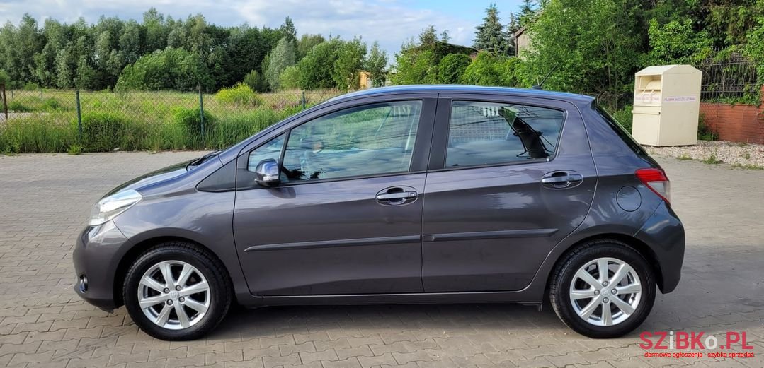 2013' Toyota Yaris photo #6