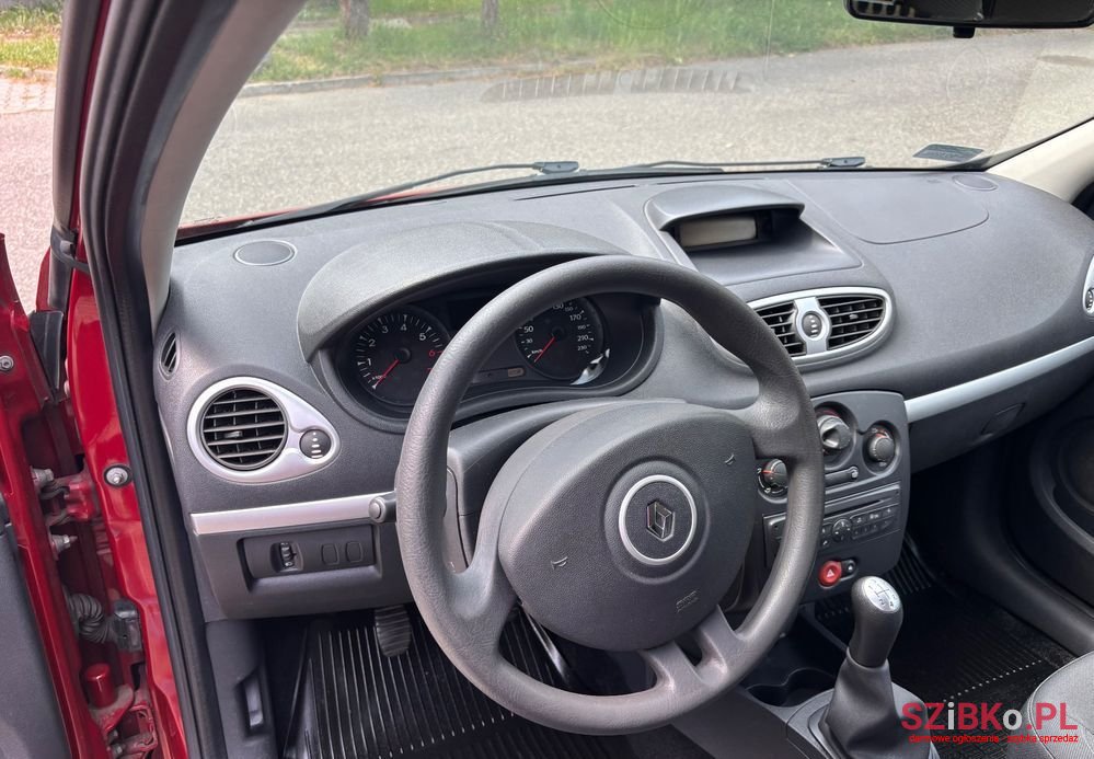 2009' Renault Clio photo #5