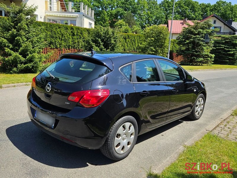 2010' Opel Astra photo #3