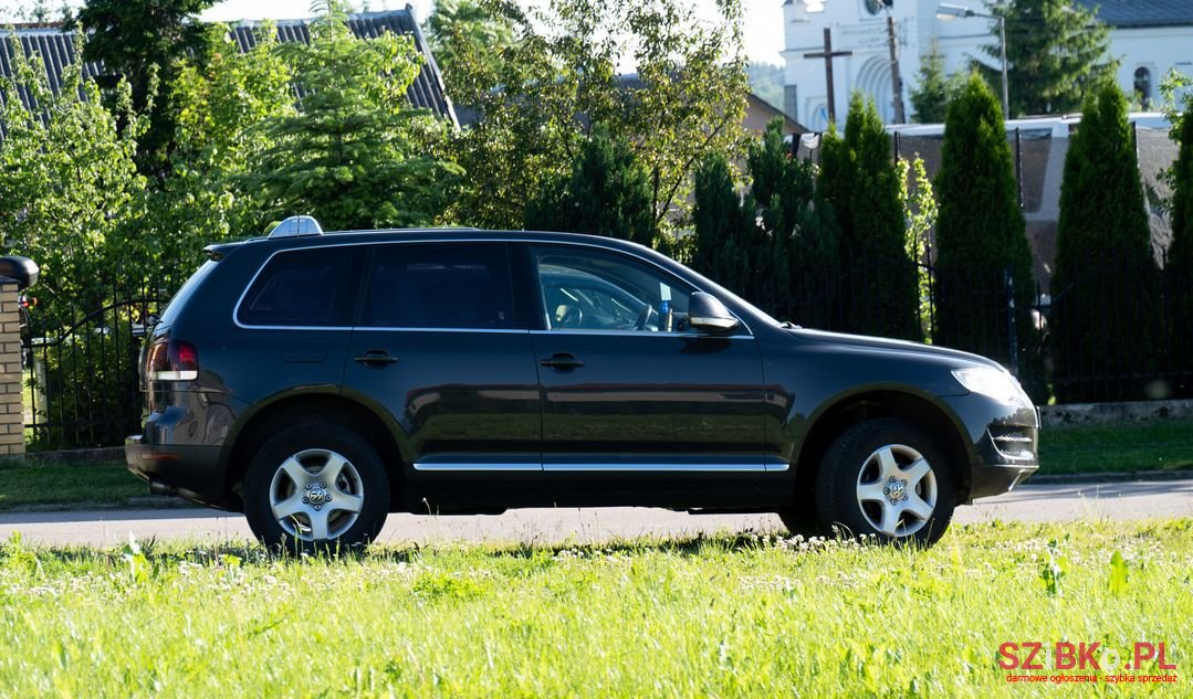 2007' Volkswagen Touareg photo #2