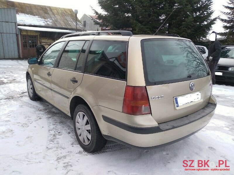 2001' Volkswagen Golf photo #2