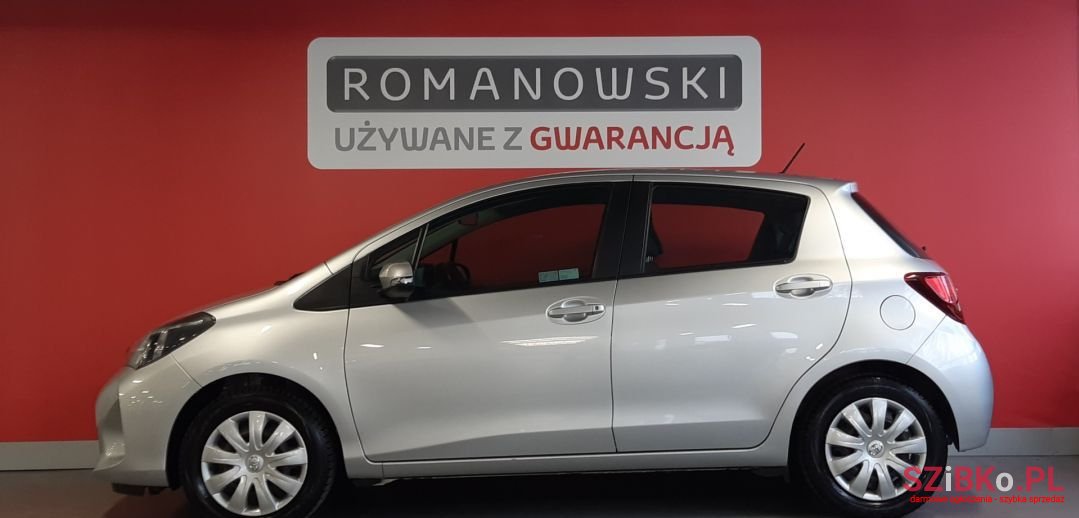 2015' Toyota Yaris photo #3