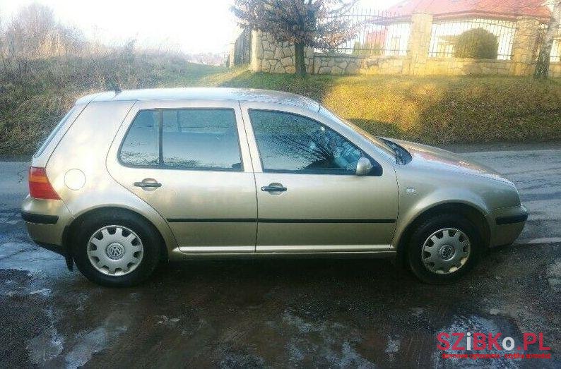 2003' Volkswagen Golf photo #1