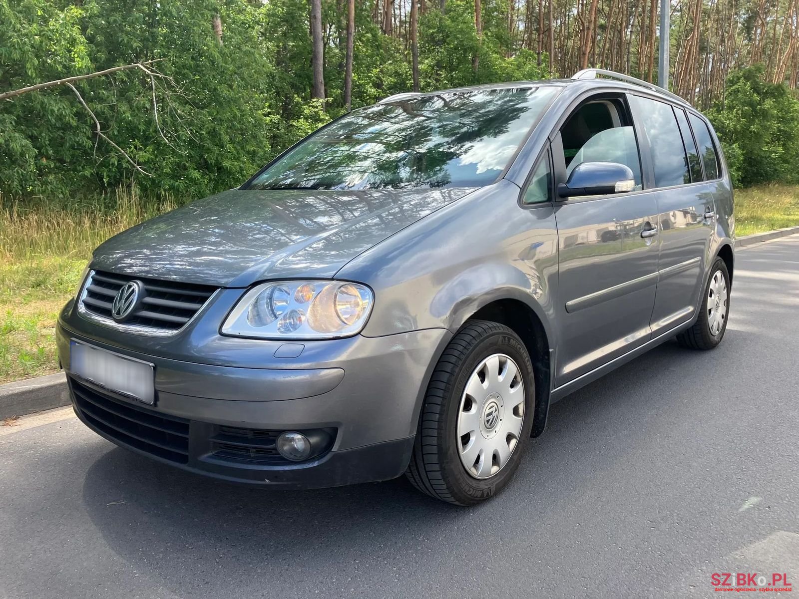 2004' Volkswagen Touran photo #2