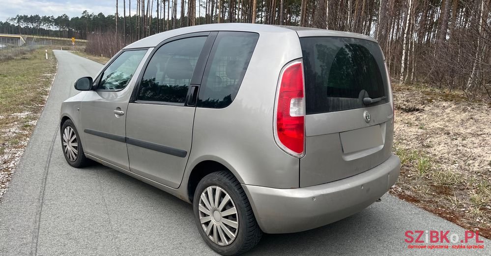 2009' Skoda Roomster 1.9 Tdi photo #4