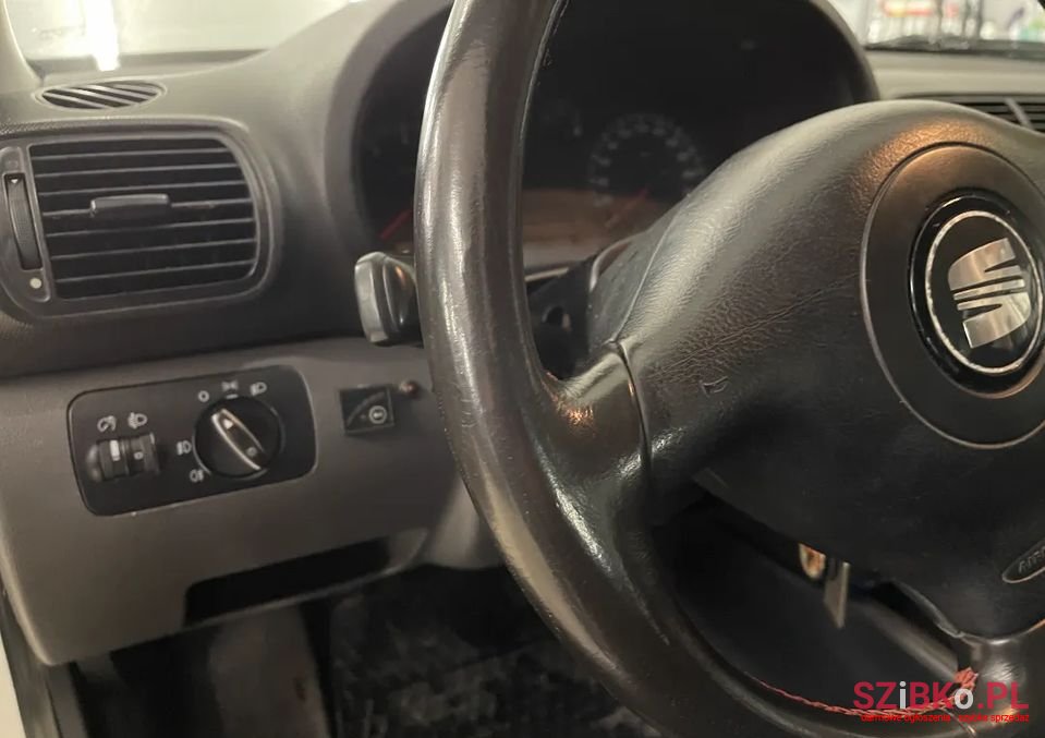 2002' SEAT Leon photo #6