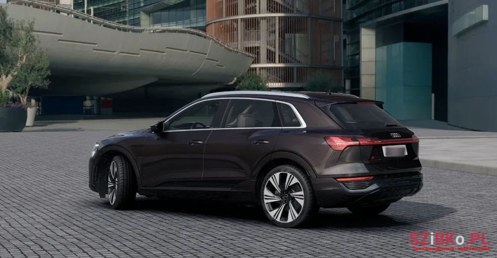 2023' Audi Q8 S Line photo #3