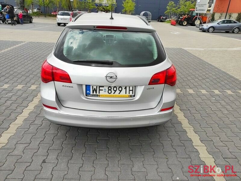 2013' Opel Astra photo #2
