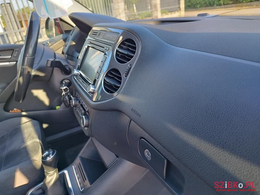 2012' Volkswagen Tiguan photo #4