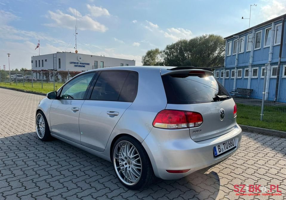 2009' Volkswagen Golf photo #3