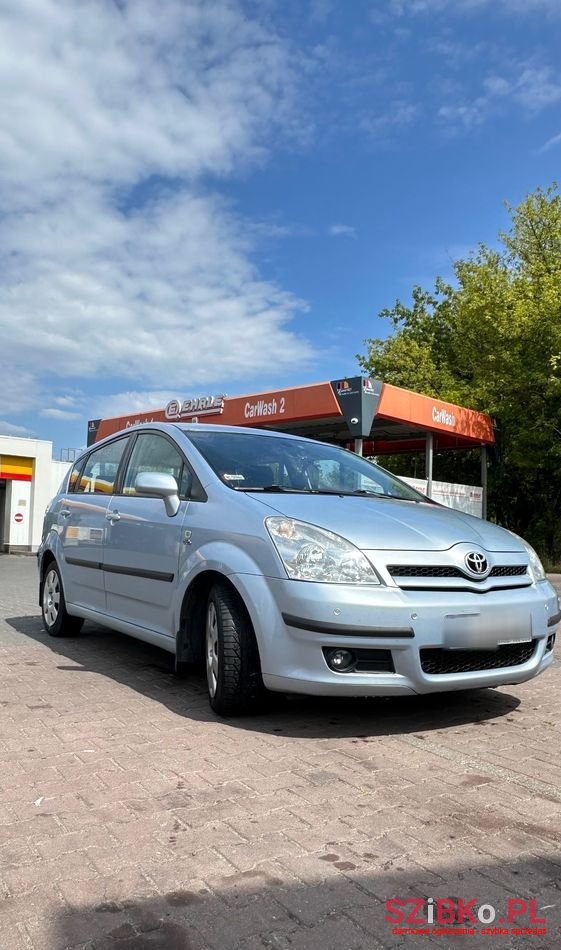 2004' Toyota Corolla Verso photo #2