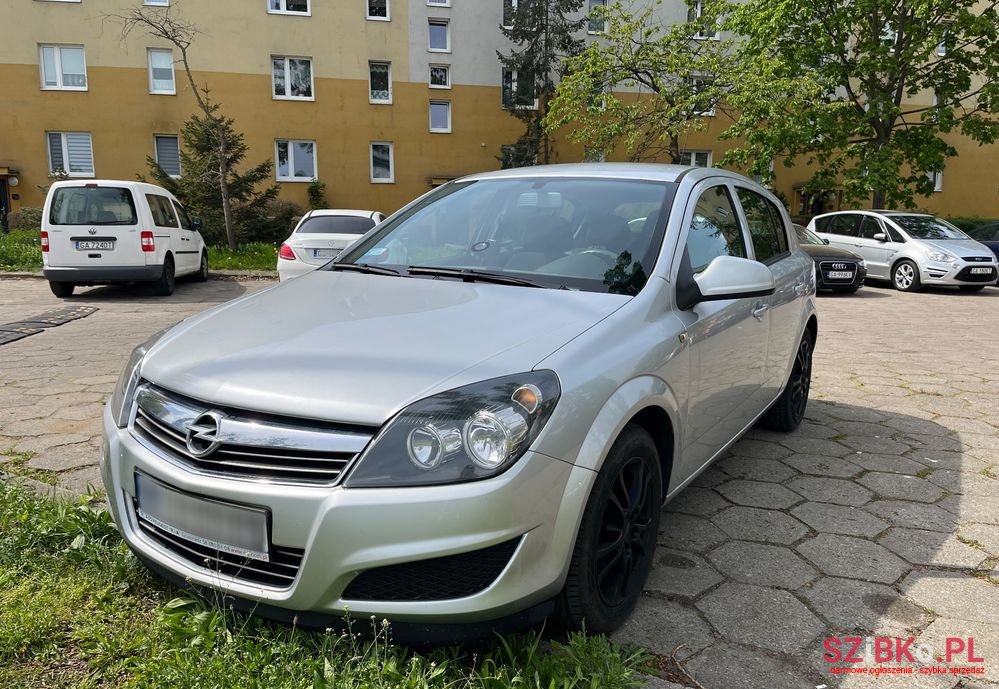 2011' Opel Astra Iii 1.6 photo #2