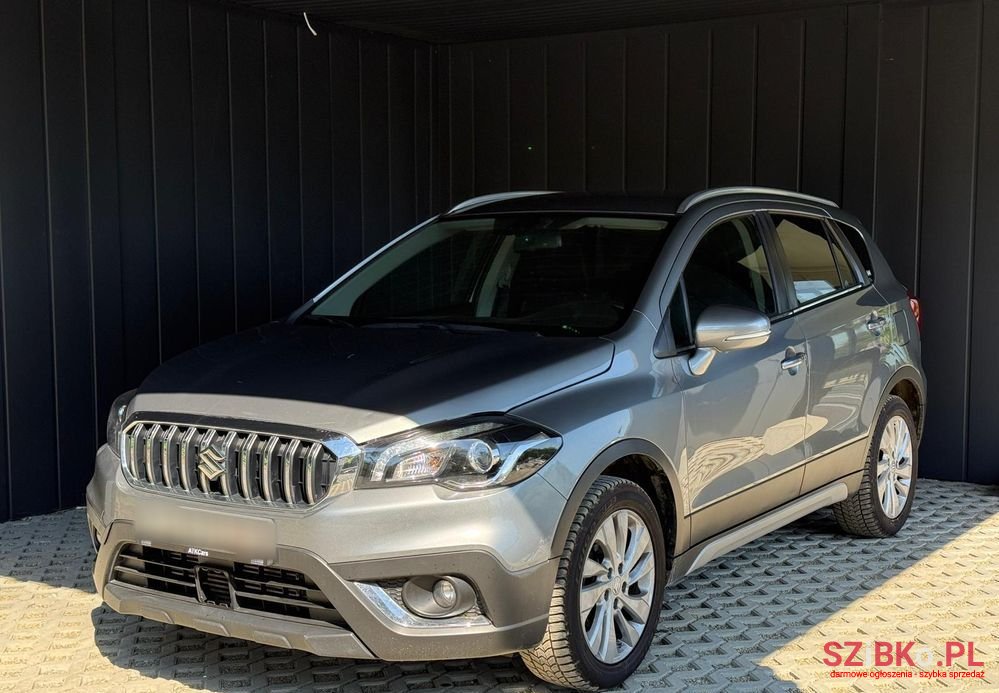 2018' Suzuki SX4 photo #1