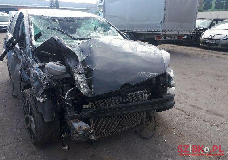 2017' Volkswagen Golf photo #2