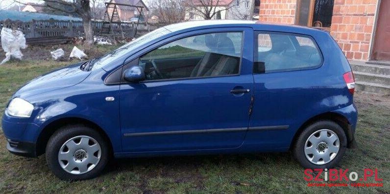 2005' Volkswagen Fox photo #1