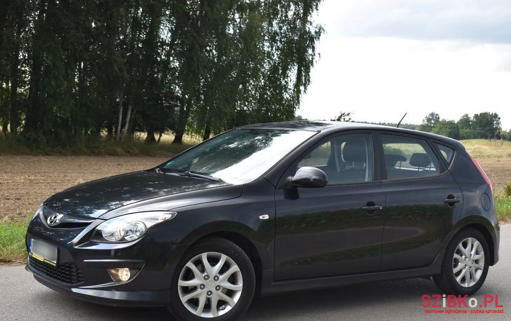 2011' Hyundai i30 1.4 Edition Plus photo #2