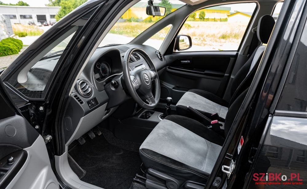 2011' Suzuki SX4 1.6 Comfort 4Wd photo #5