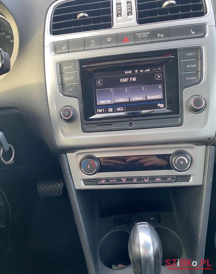 2016' Volkswagen Polo photo #6