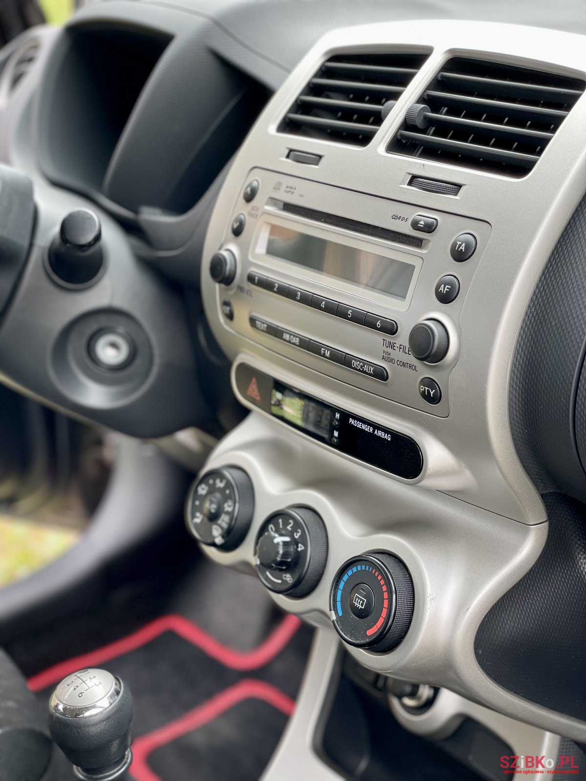 2009' Toyota Urban Cruiser photo #2