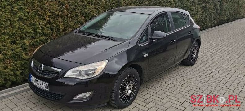 2010' Opel Astra photo #1