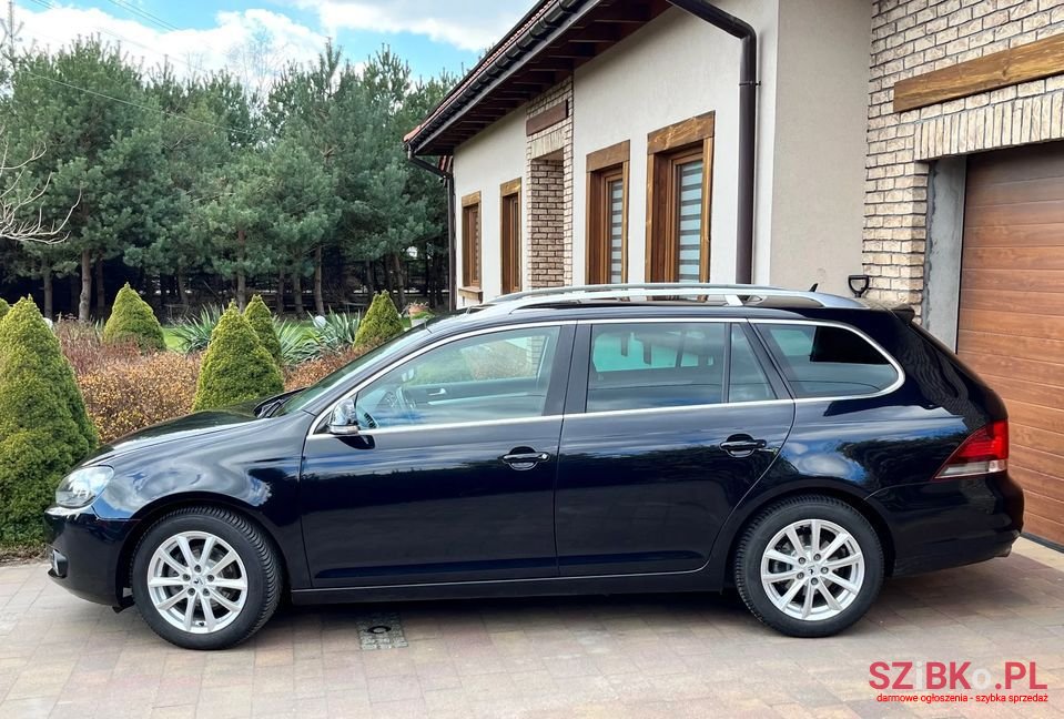 2011' Volkswagen Golf photo #4