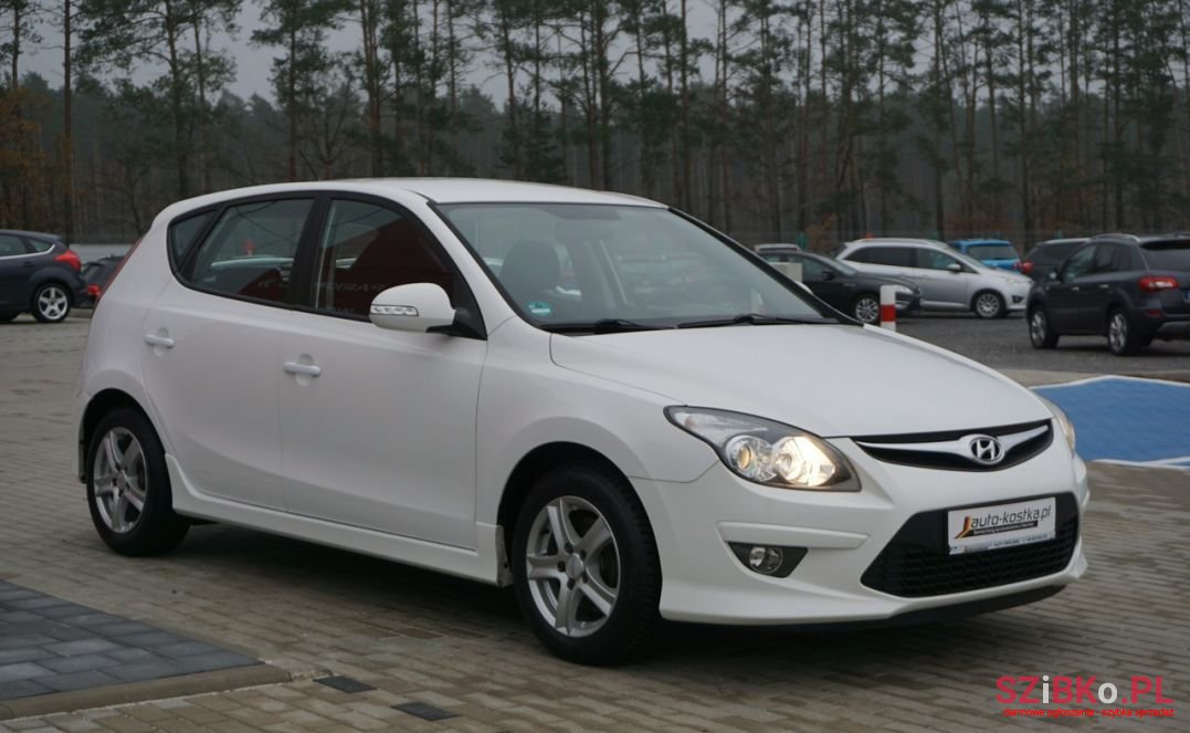 2011' Hyundai i30 photo #3