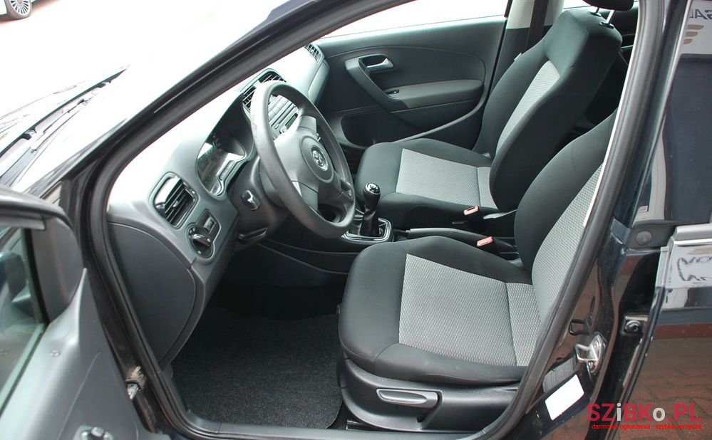2012' Volkswagen Polo 1.2 Trendline photo #6