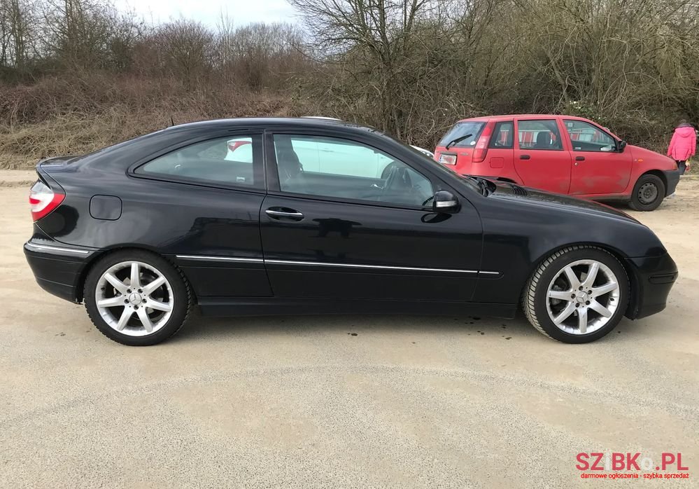 2005' Mercedes-Benz C-Class photo #2