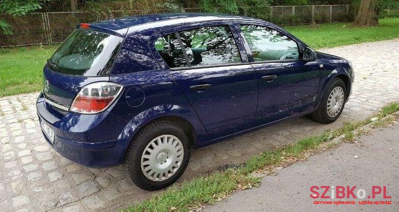 2012' Opel Astra photo #4