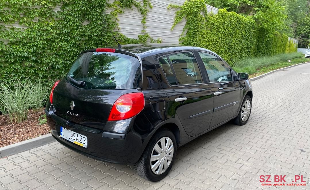 2008' Renault Clio photo #5