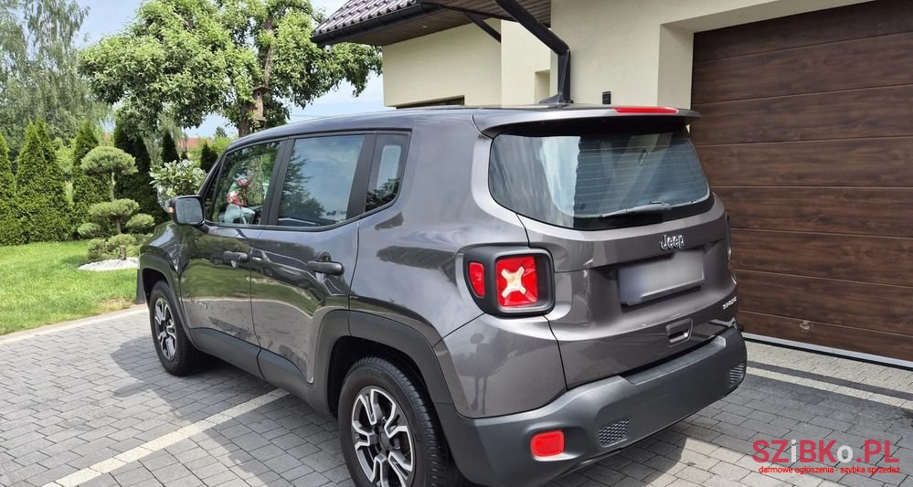 2019' Jeep Renegade photo #3