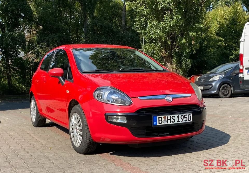 2011' Fiat Punto Evo photo #3