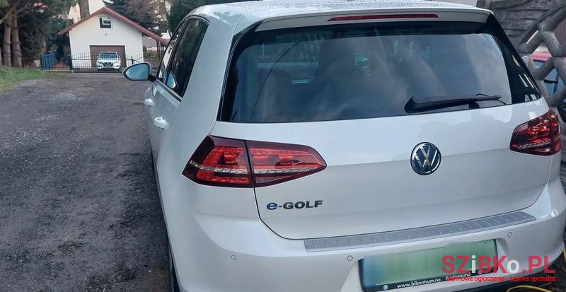 2015' Volkswagen Golf E-Golf photo #3