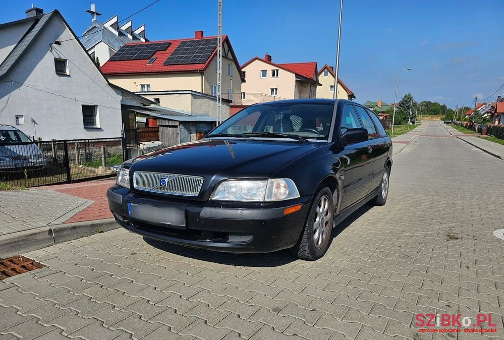 2002' Volvo V40 photo #2