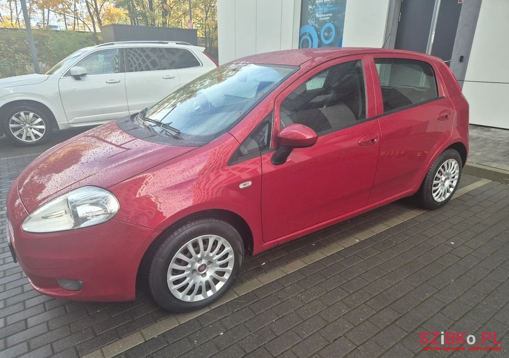 2011' Fiat Grande Punto photo #4