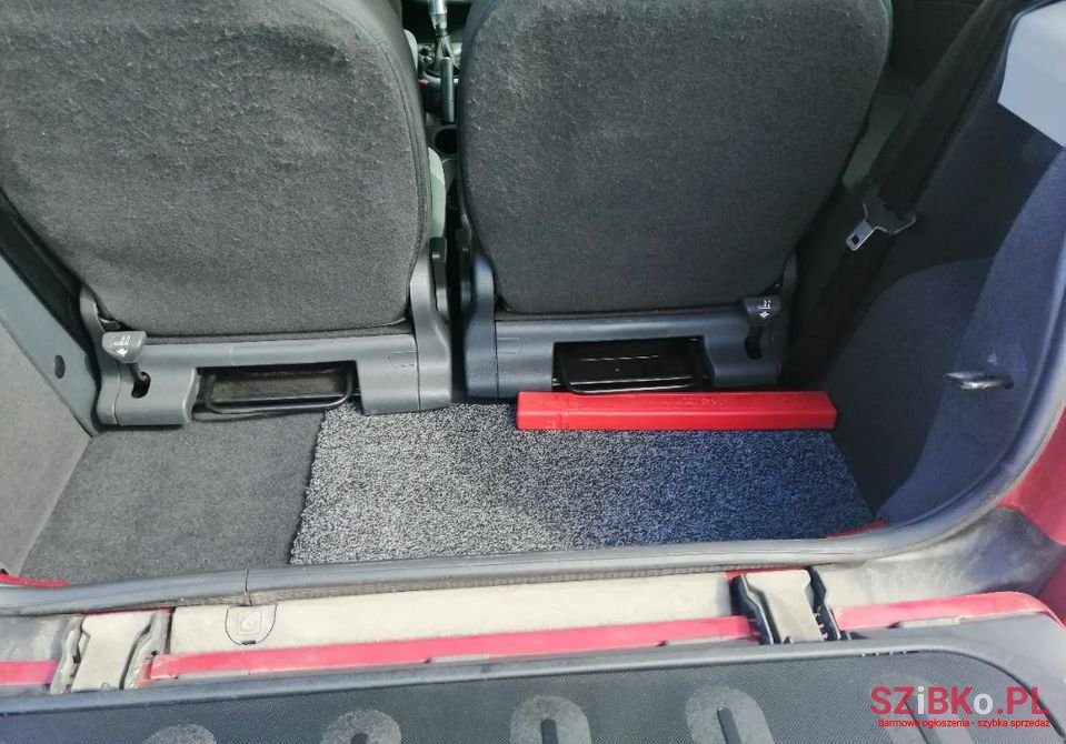 2008' Citroen C2 photo #5