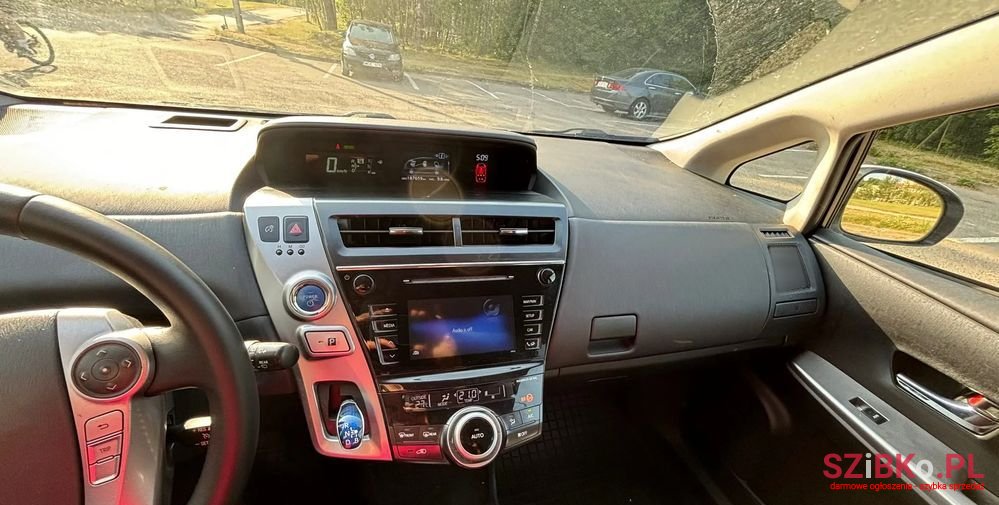 2016' Toyota Prius+ photo #6