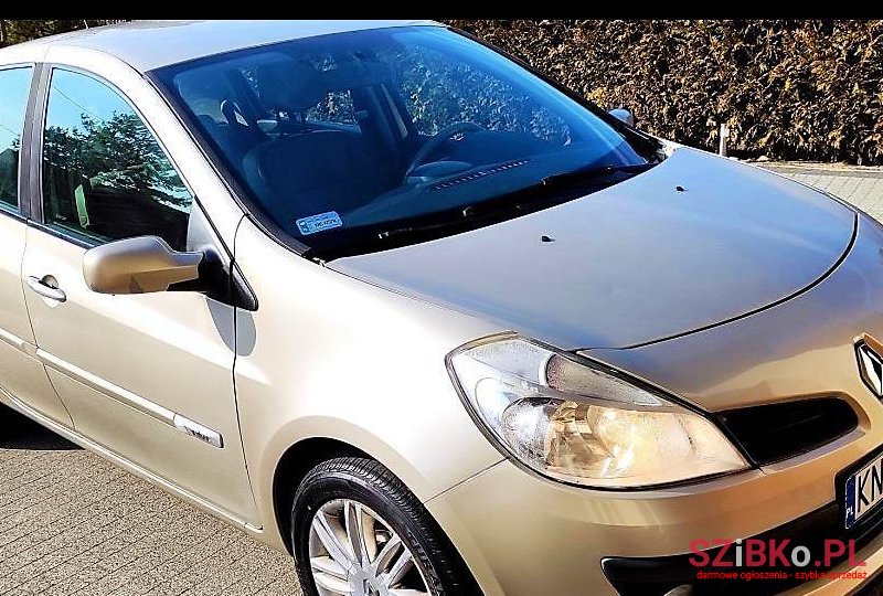 2006' Renault Clio photo #2