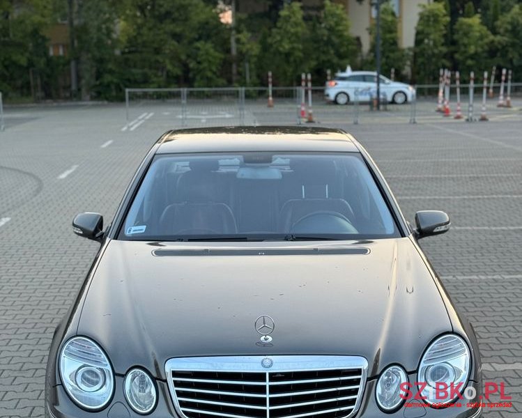2008' Mercedes-Benz E-Class photo #3