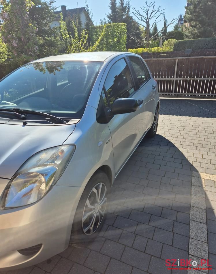 2008' Toyota Yaris photo #2