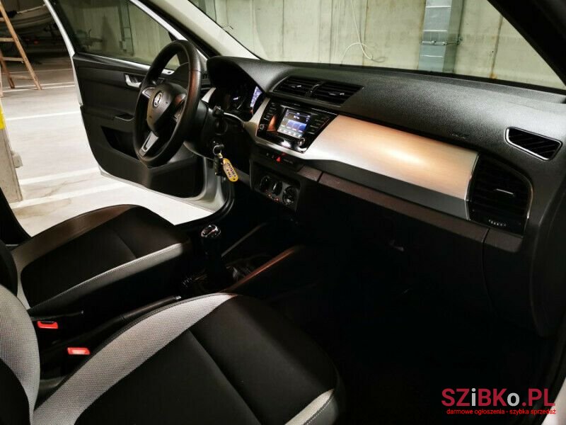 2016' Skoda Fabia photo #3