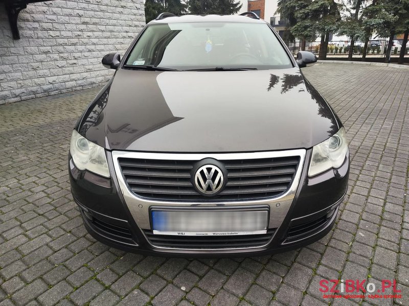 2009' Volkswagen Passat photo #4