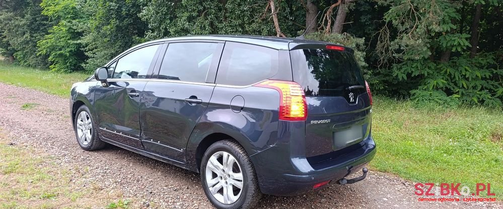 2012' Peugeot 5008 photo #3