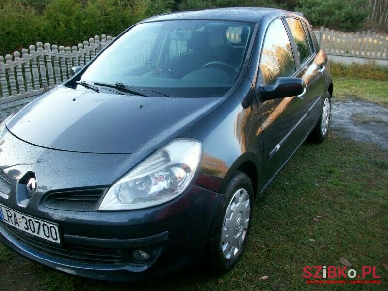 2008' Renault Clio photo #2